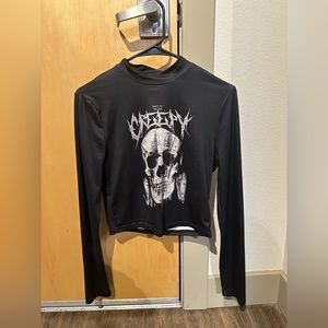 Black skull shirt